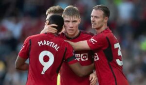 مارسيال وإيفانز يستعدان للعودة مع مانشستر يونايتد في مواجهة كريستال بالاس